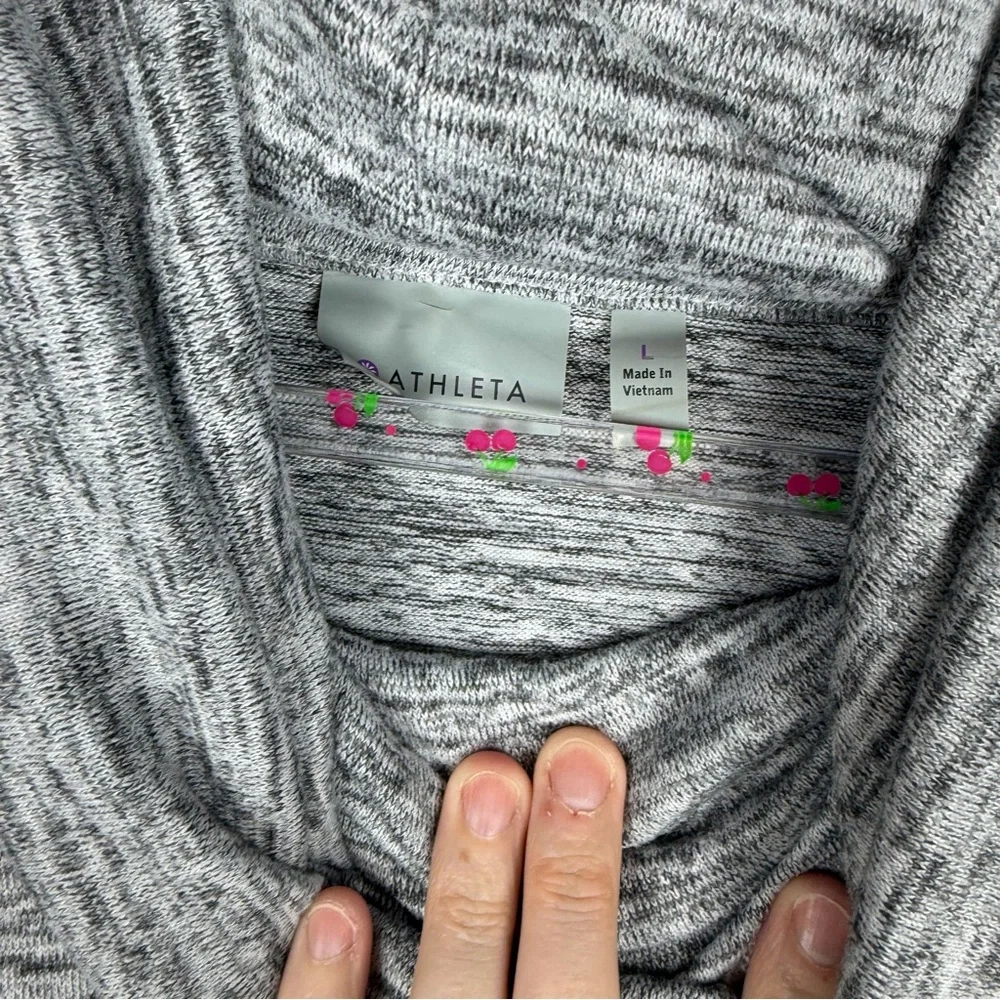 Athleta Sweater Top Womens Large Heather Gray Cowl Neck Thumb Holes Running Gym